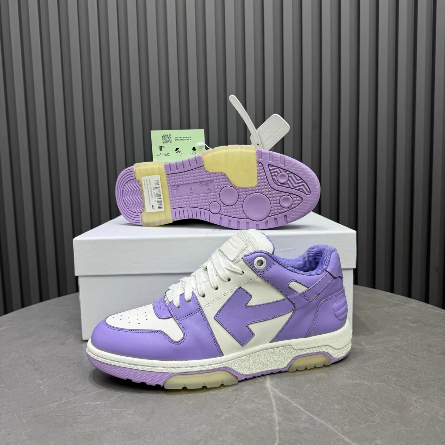 【off- white】P: 620💰Couple model👫, Size: 35-44 (Customized for men 38.45.46) High-quality version👊 "Out of office" series original molding, original lasting, production process 1:1 Original ➰OFF GRAY WHITE OW ➰ First-layer cowhide Imported skin-friendly and environmentally friendly polyester mesh Original molding high elastic and environmentally friendly molding pad Made with the original lasting process. The original molded rubber outsole (never yellows and deforms) has a super correct shape, bright color and strong three-dimensional effect👍. Packaging💯Full set of packaging synchronized with the official website (branded paper, certificate of quality, branded cloth bag)